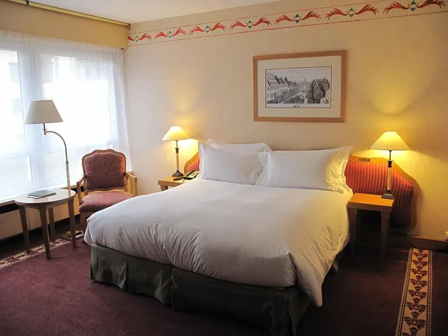 Hotel room with a double bed
