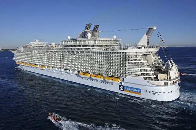 Oasis of the Seas cruise ship arriving in Fort Lauderdale